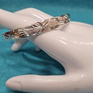 Elegant Silver Floral Bangle